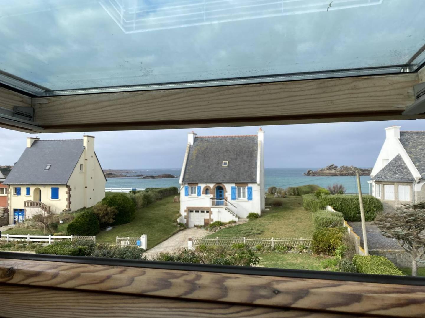 Maison 4 personnes à 100m de la plage de la Grève Rose à TREGASTEL - Ref 142 Exterior foto